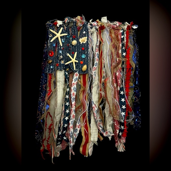 Handcrafted, vintage looking USA ribbon flag. Shells for the 4th of July! - Picture 1 of 11